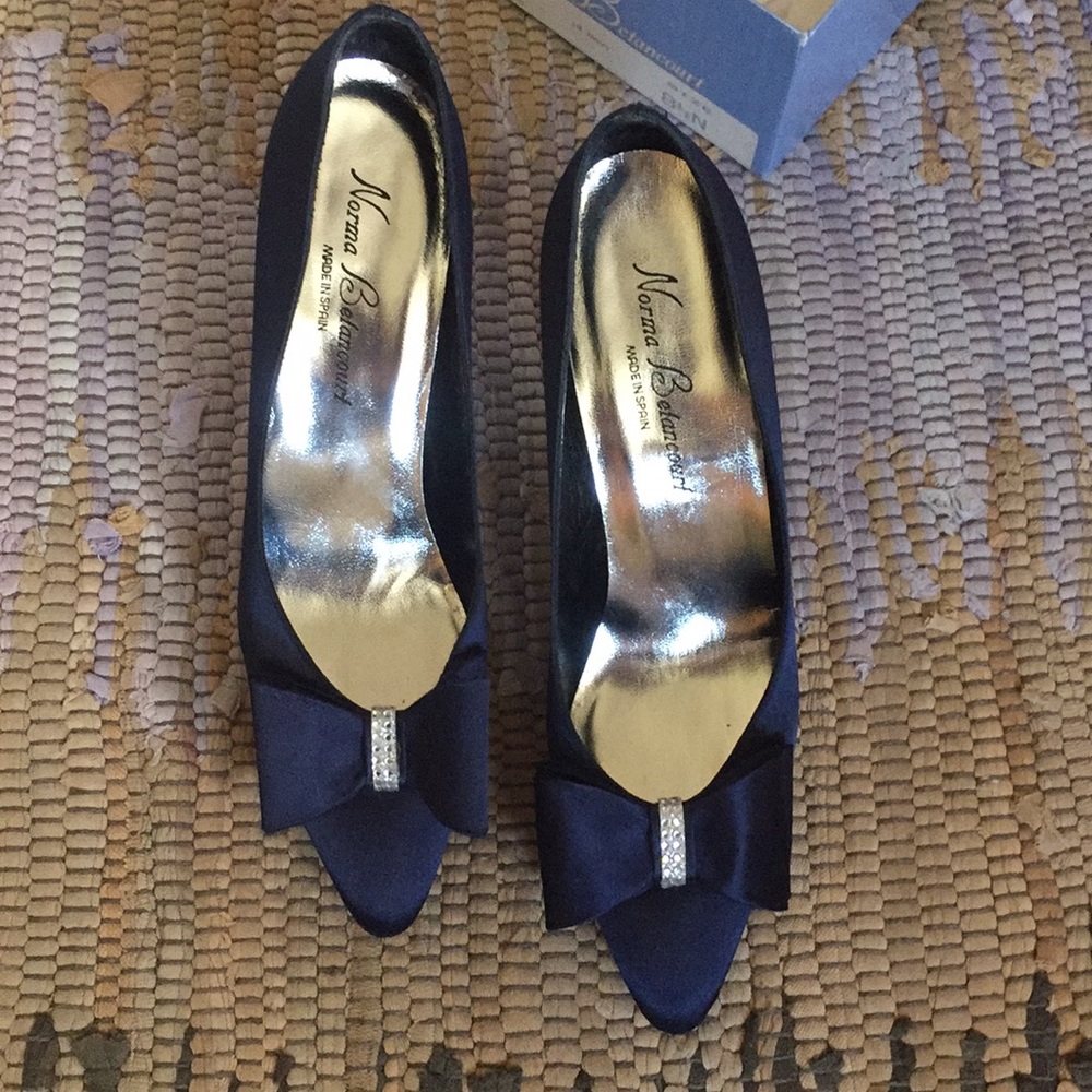 Norma Betancourt Navy pumps 8.5 N